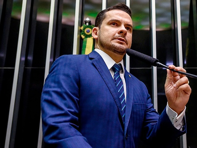Comissão aprova projeto que garante atendimento por mulher a meninas vítimas de violência sexual