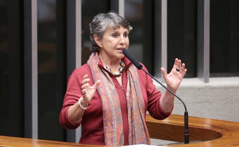 Comissão de Defesa dos Direitos da Mulher aprova cota de 50% para mulheres na direção de associações e clubes