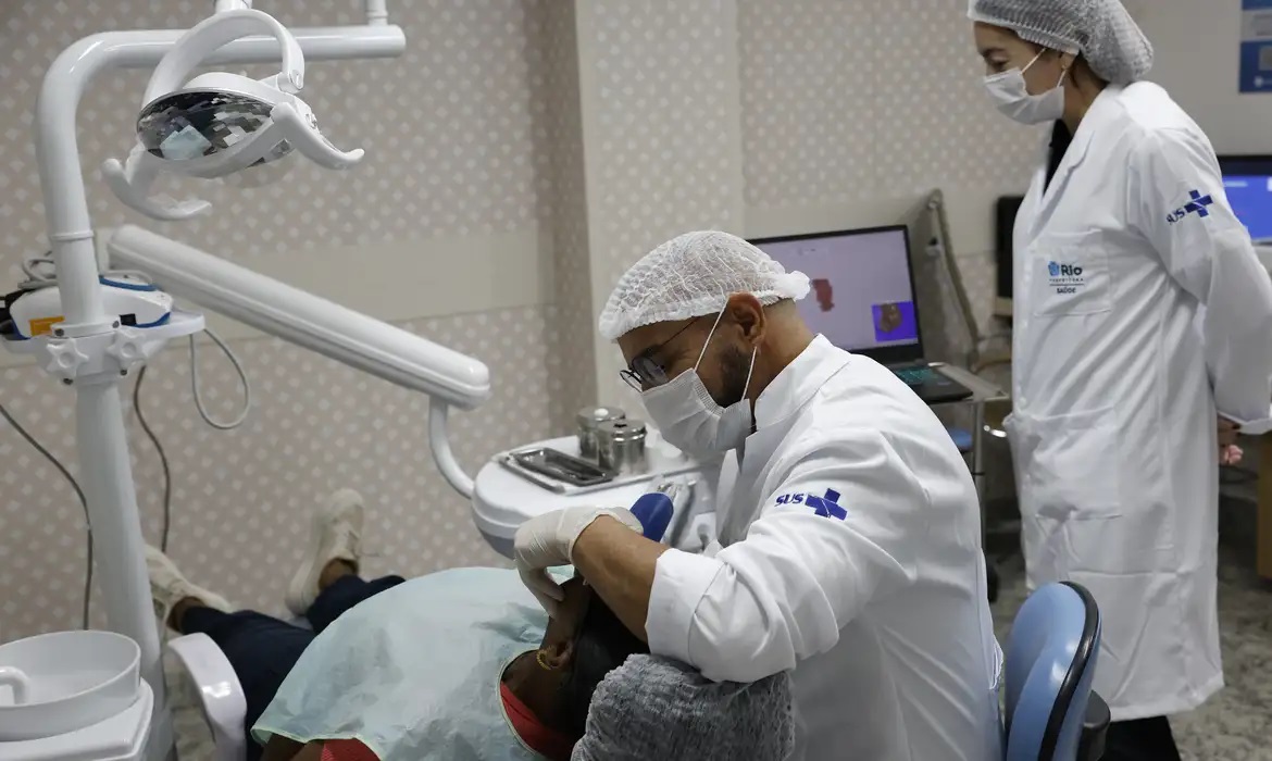 Comissão do Senado aprova novo piso salarial de médicos e dentistas