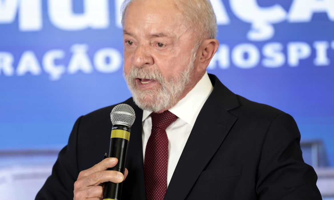 A pedido de Lula, ministro da Defesa irá para Venezuela na próxima semana