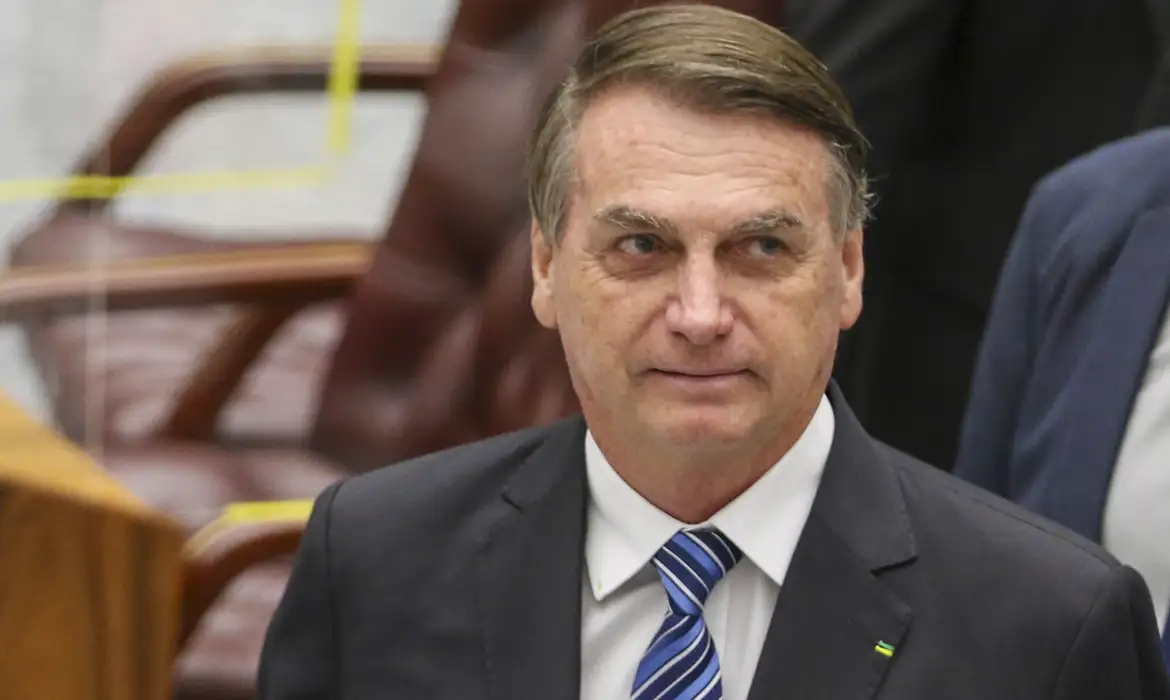 Exército entrega armas de Bolsonaro à Polícia Federal e informa falta de duas
