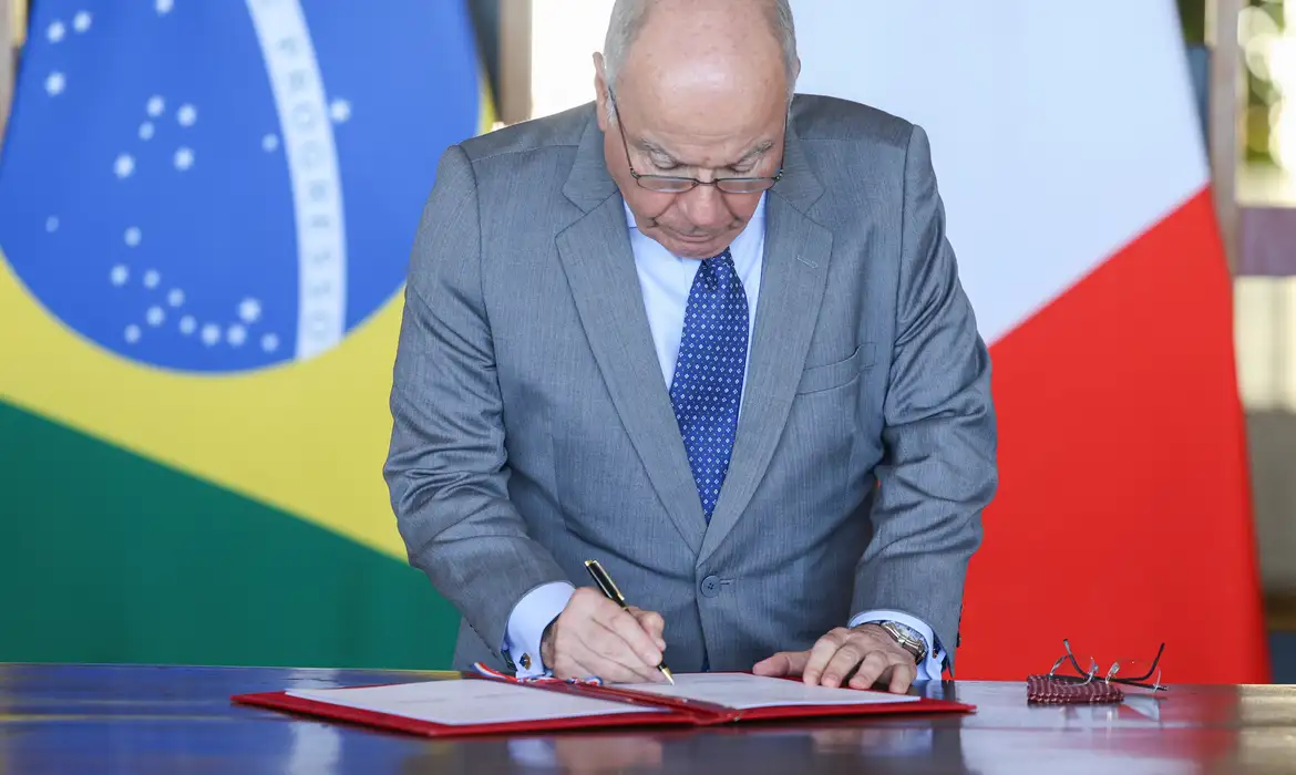 Itamaraty alerta para risco de EUA usar força militar no Brasil