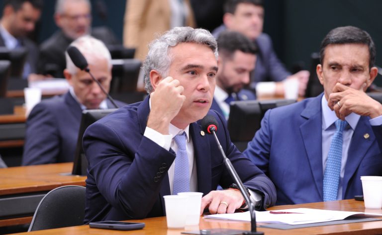 Em discussão projeto que obriga escolas promover ambiente de trabalho seguro para professores