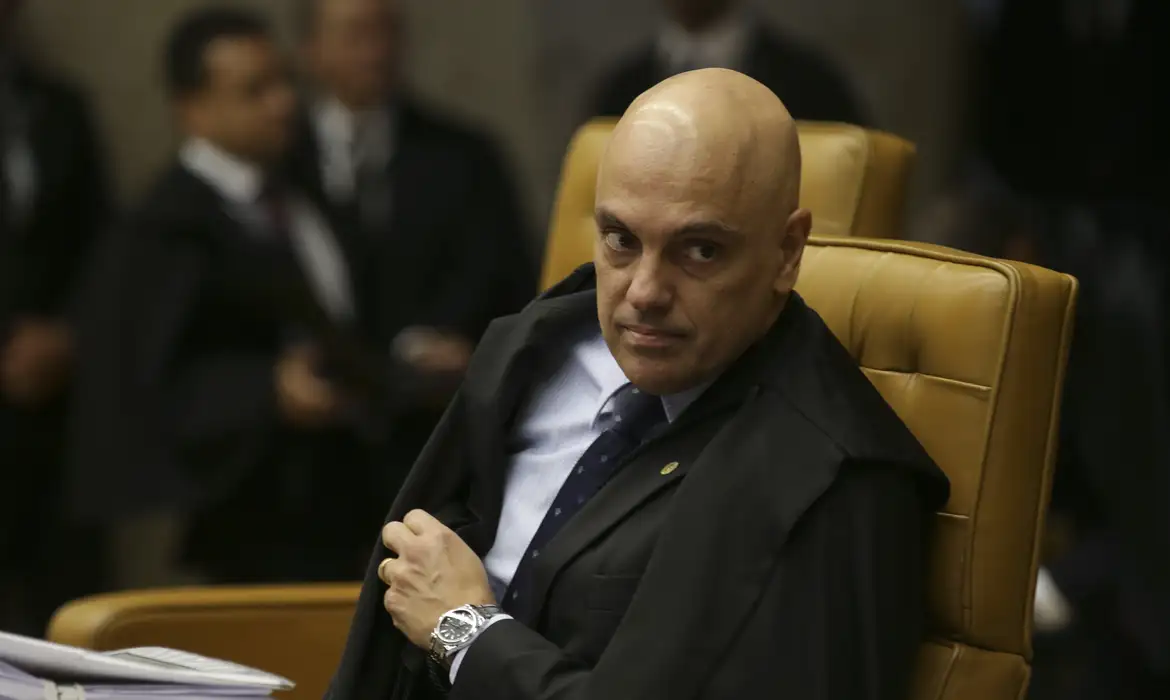 Alexandre de Moraes dá prazo de 48h para presidentes de 7 tribunais explicarem pagamentos a magistrados